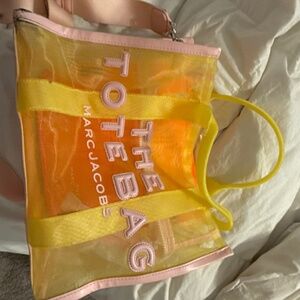 Use Mark Jacobs tote bag